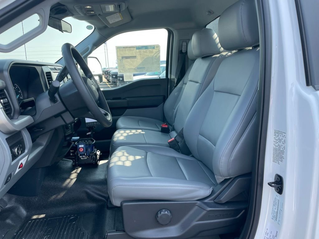 2025 Ford F-550 Super Duty Chassis Cab XL - Photo 8