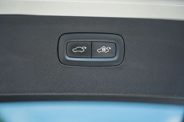 Certified Used 2023 Crystal White Volvo Ultimate image 12