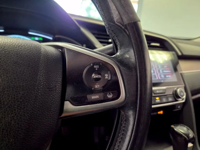 Used 2017  Honda Touring image 26