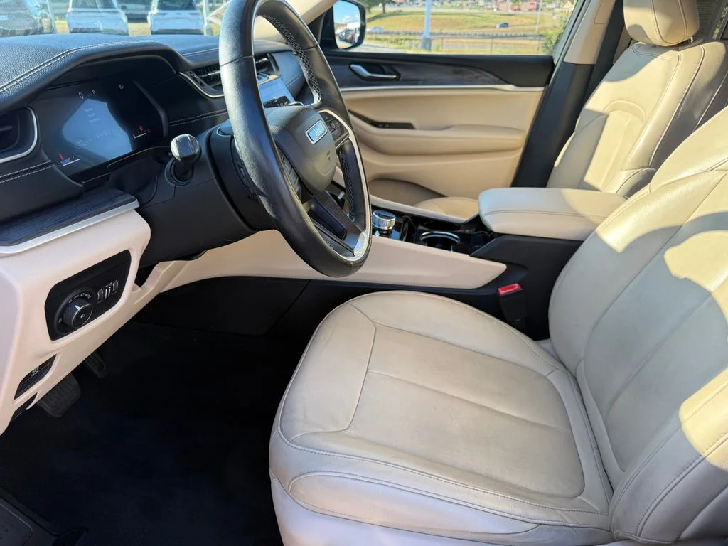 Used 2022 Red Jeep Limited image 4