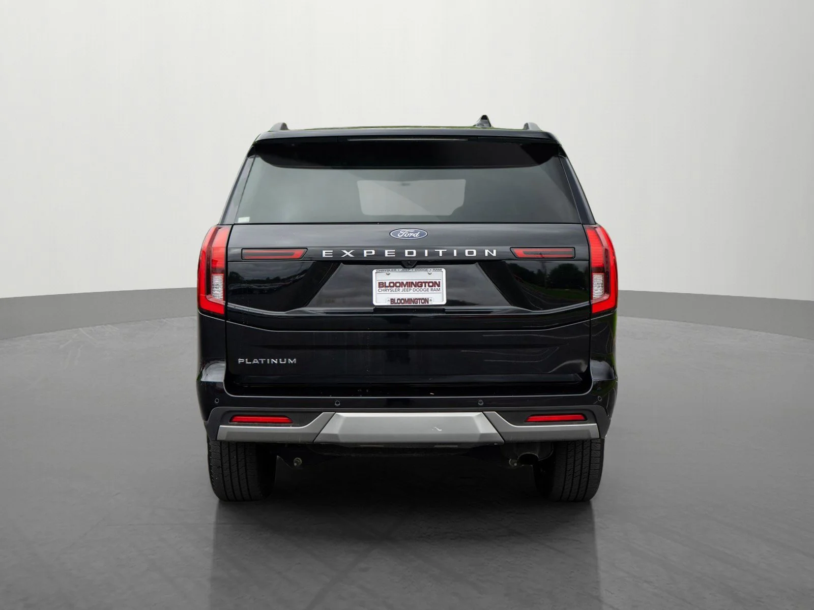 Used 2025 Black Metallic Ford Platinum image 6