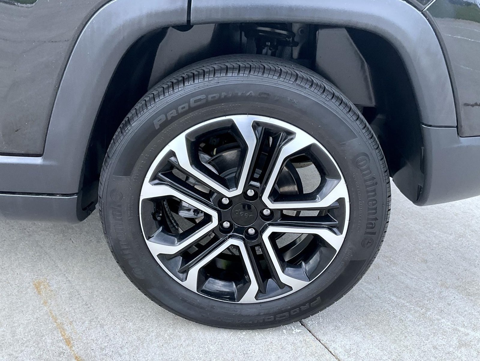 Used 2023 Black Jeep Limited image 22