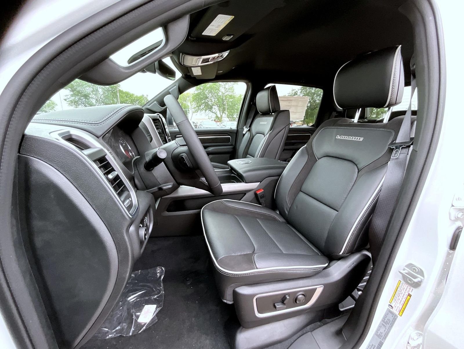 New 2026 Bright White Clear-Coat Exterior Paint RAM Laramie image 11