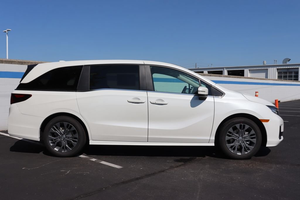 New 2026 Platinum White Pearl Honda Touring image 6