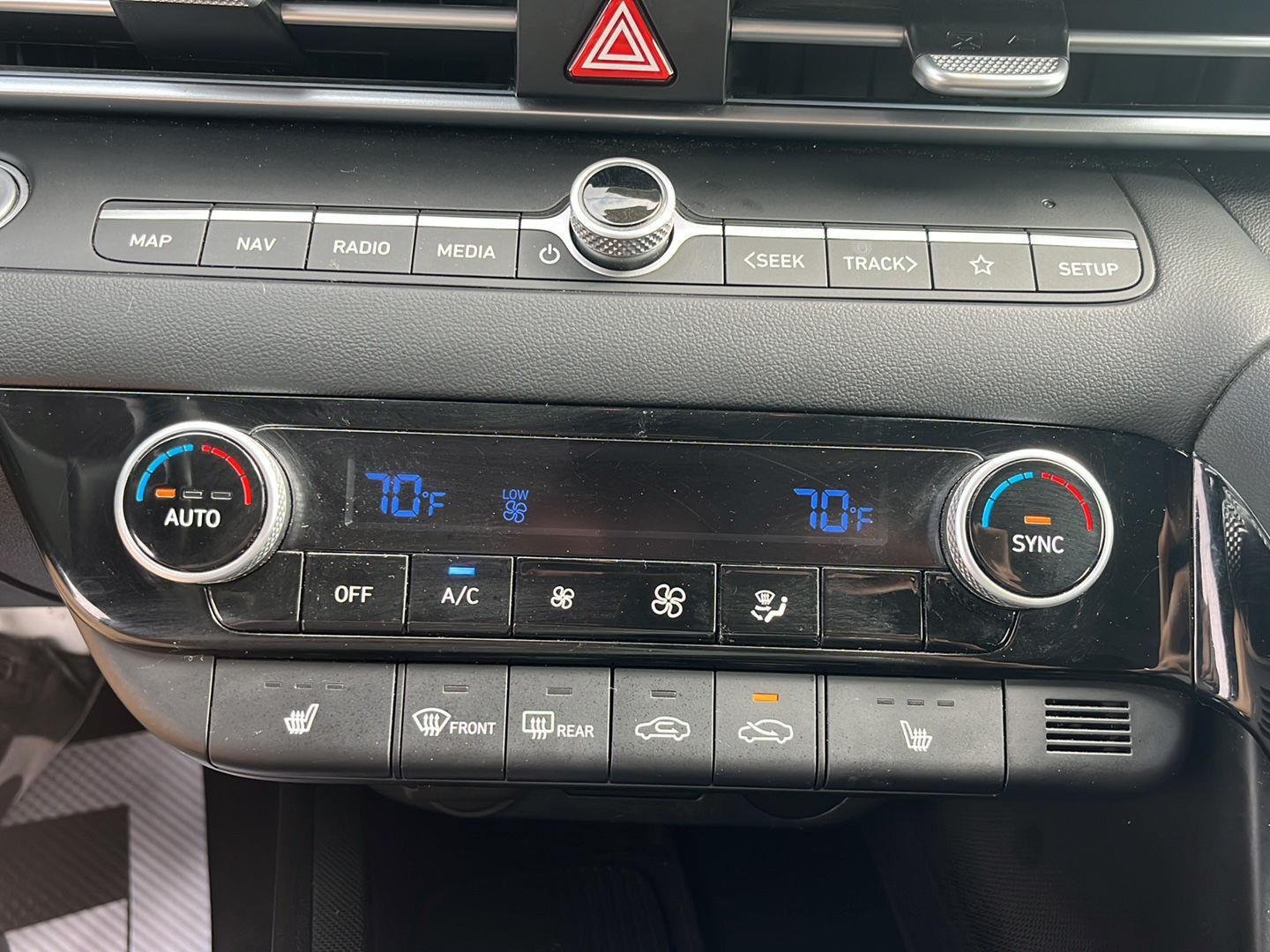 Used 2025  Hyundai SEL Convenience image 20