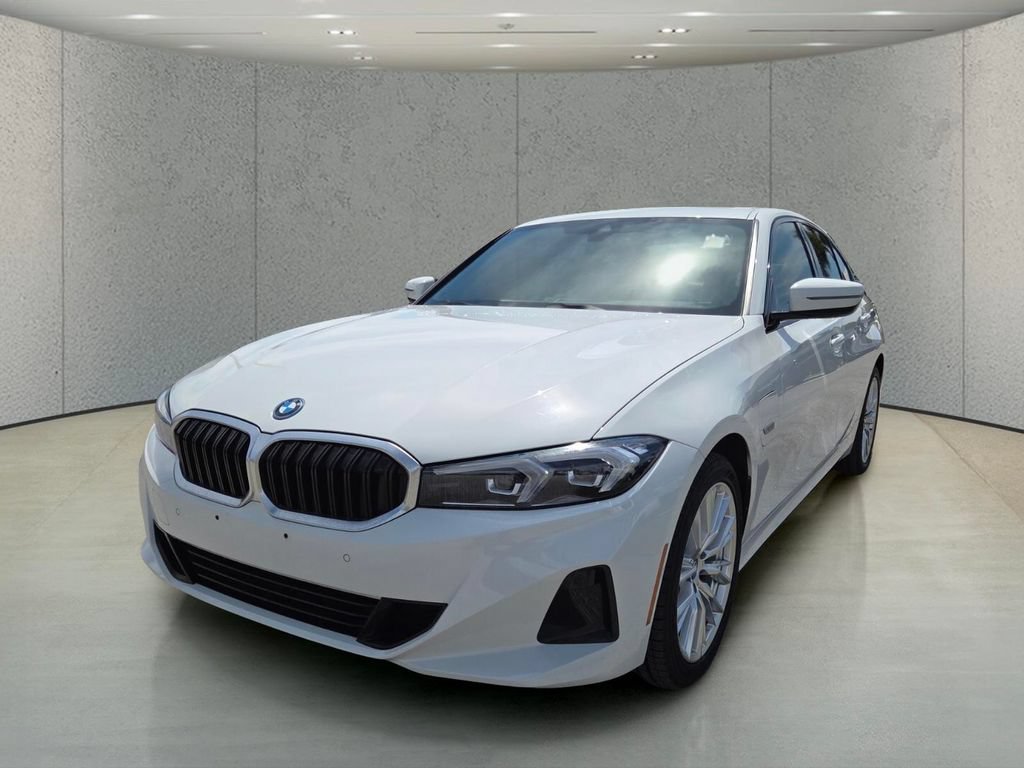 2023 BMW 3 Series 330e - Photo 11