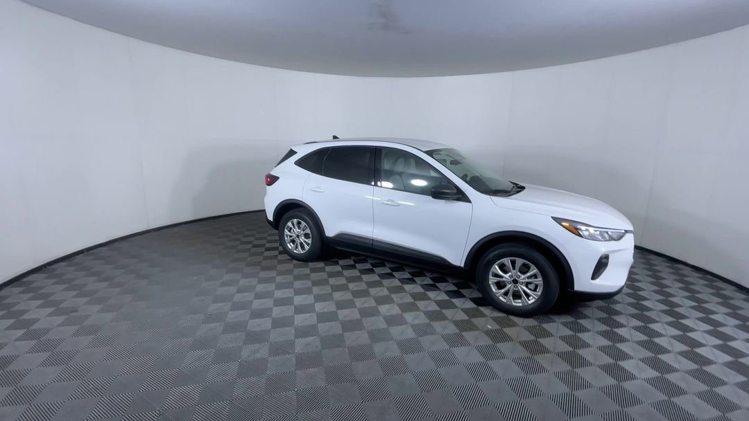 New 2026 Oxford White Ford Active image 2