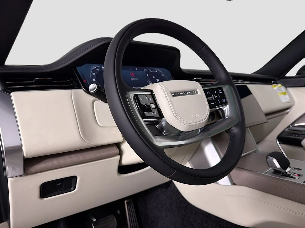 New 2026 Ostuni Pearl White Land Rover SE image 9