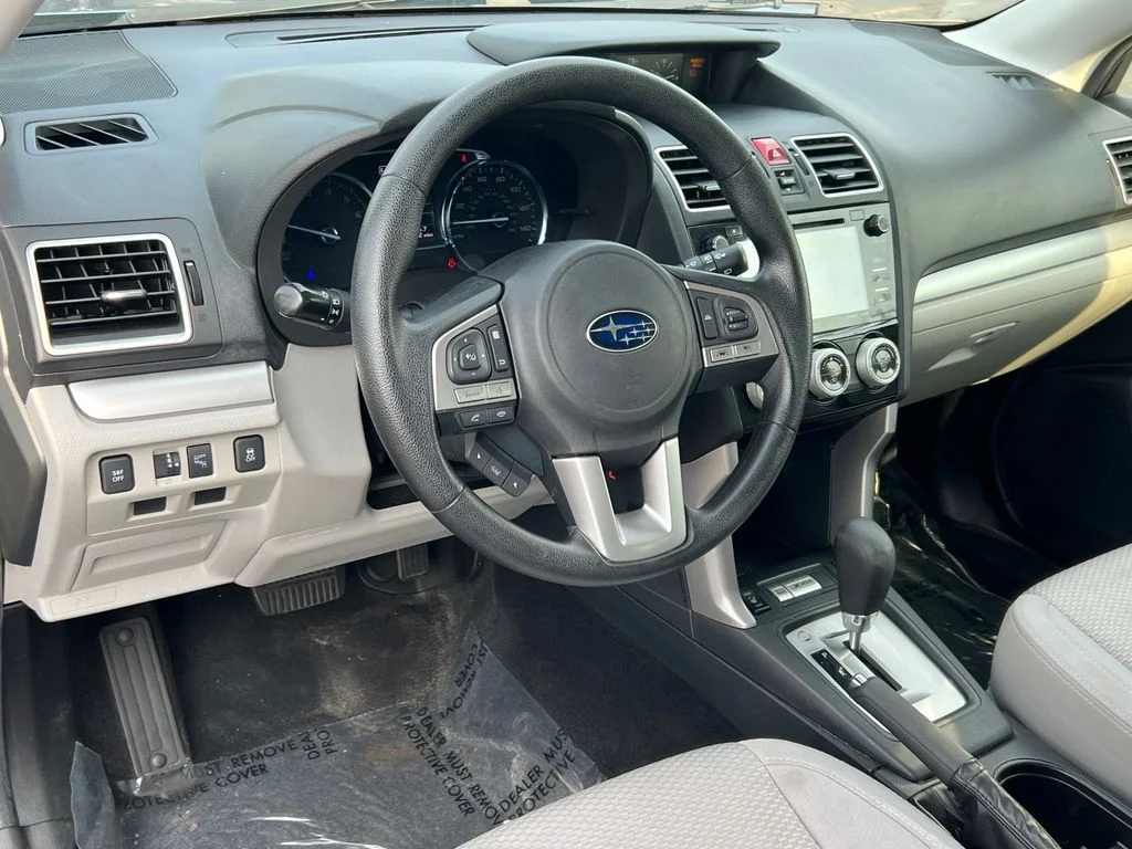 Used 2018 Blue Subaru 2.5i Premium image 16