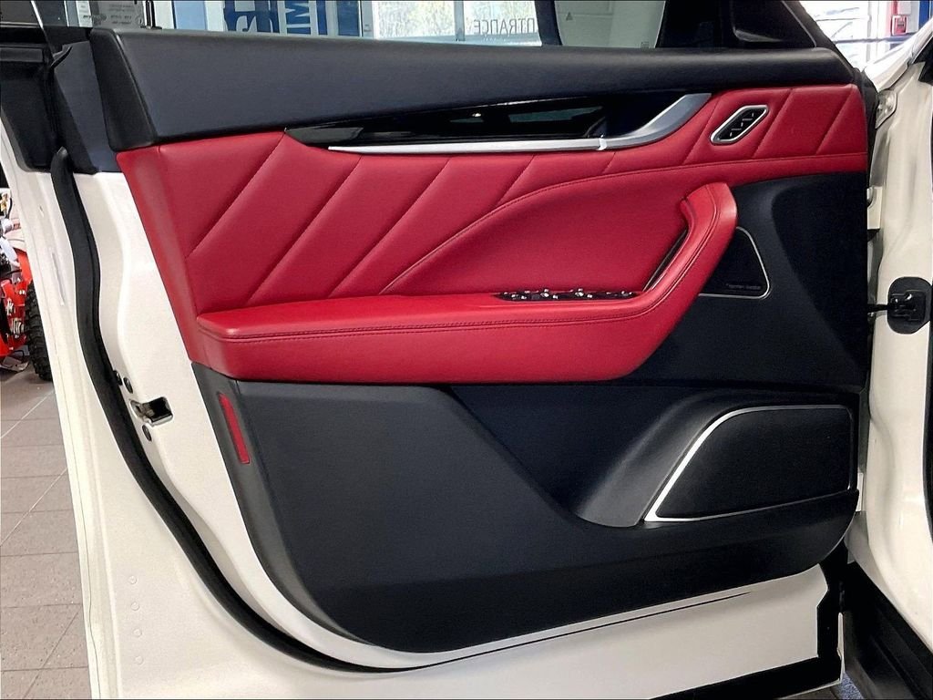 Used 2022 White Maserati Modena image 9
