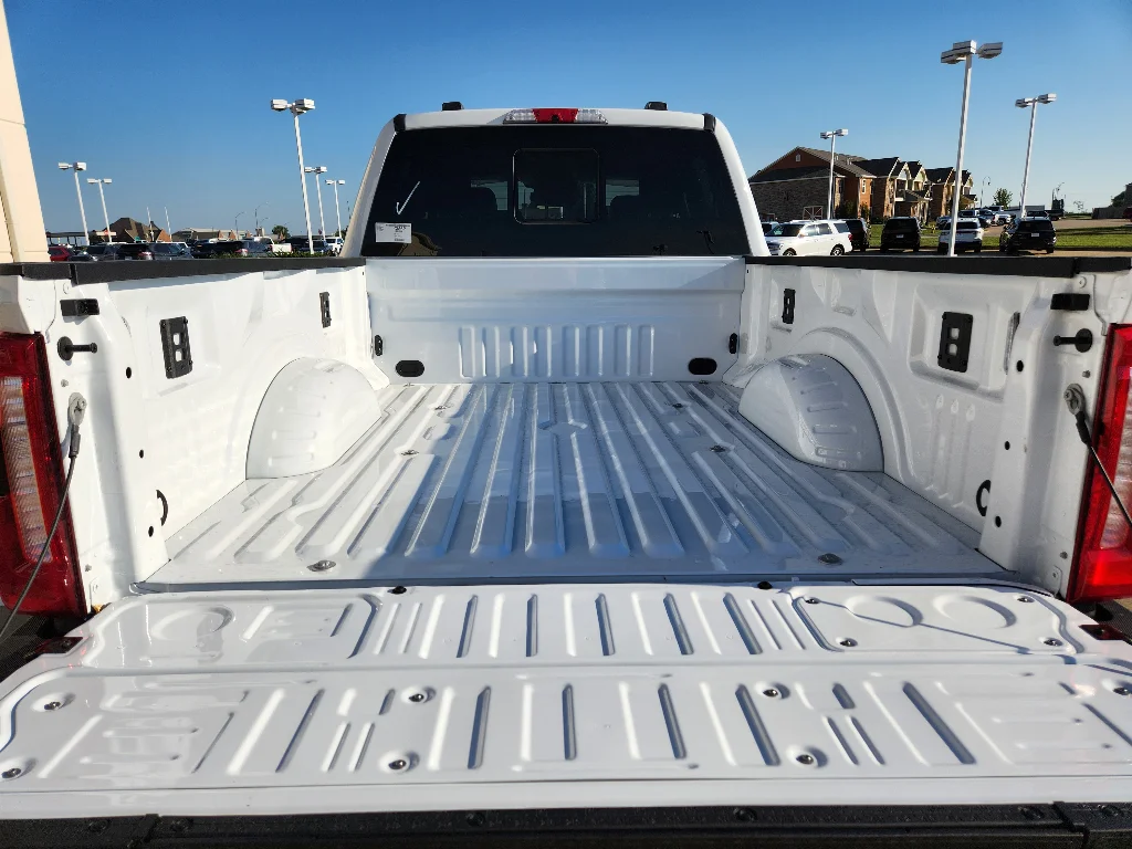 New 2026 Oxford White Ford F-250® Lariat® image 9