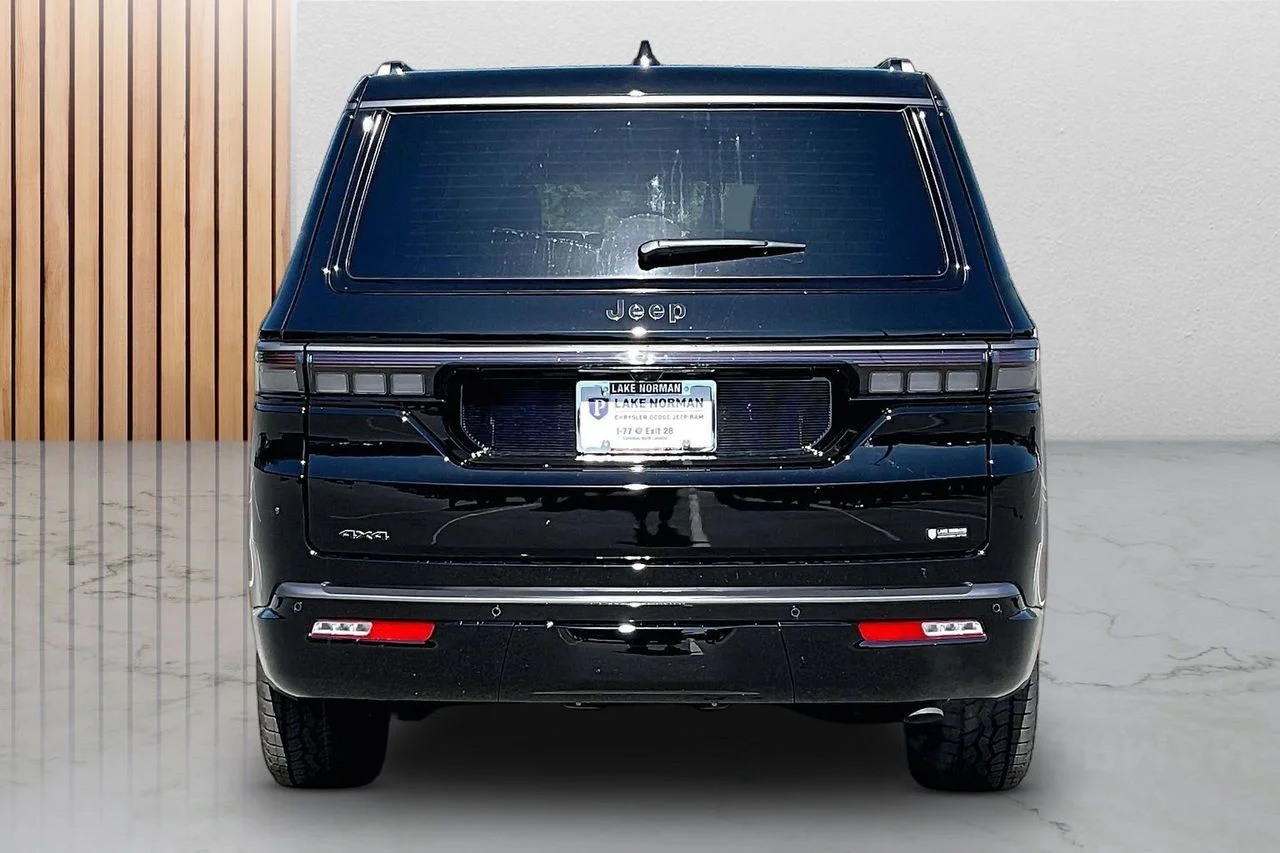 New 2026 High Gloss Black Exterior Paint Jeep Upland image 8