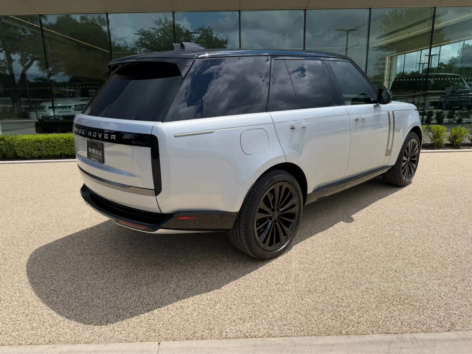 2025 Land Rover Range Rover SE - Photo 10