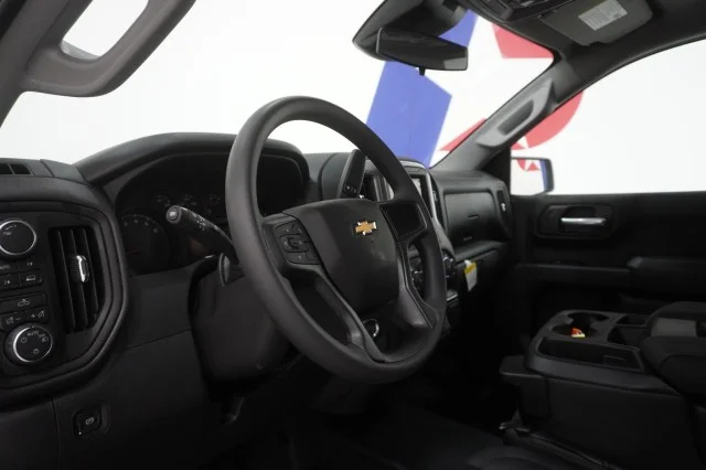 New 2026 Summit White Chevrolet WT image 19