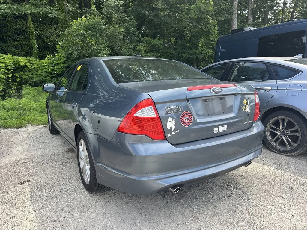 Used 2012 Blue Ford SE image 4