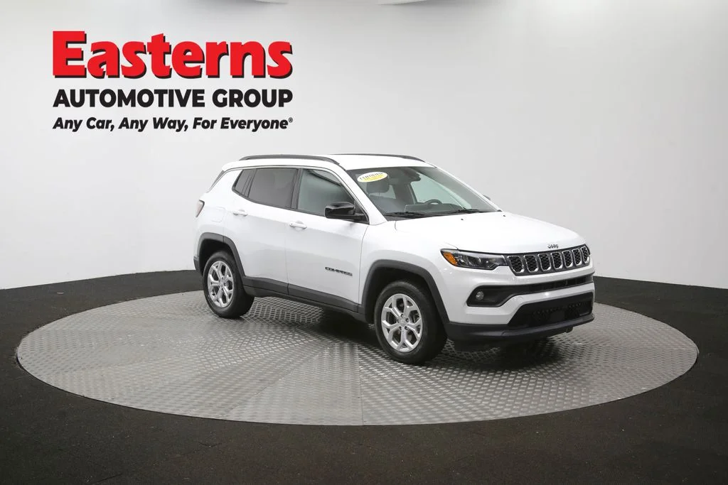 Used 2024 White Jeep Latitude image 44