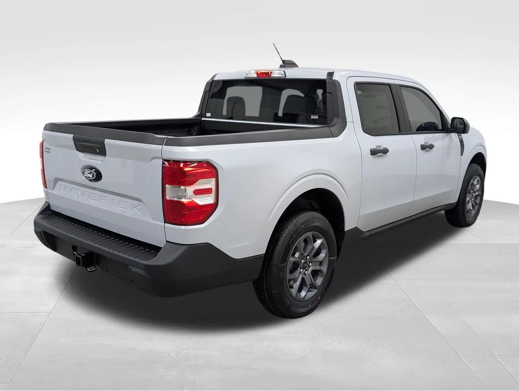New 2026 Space White Metallic Ford XLT image 7
