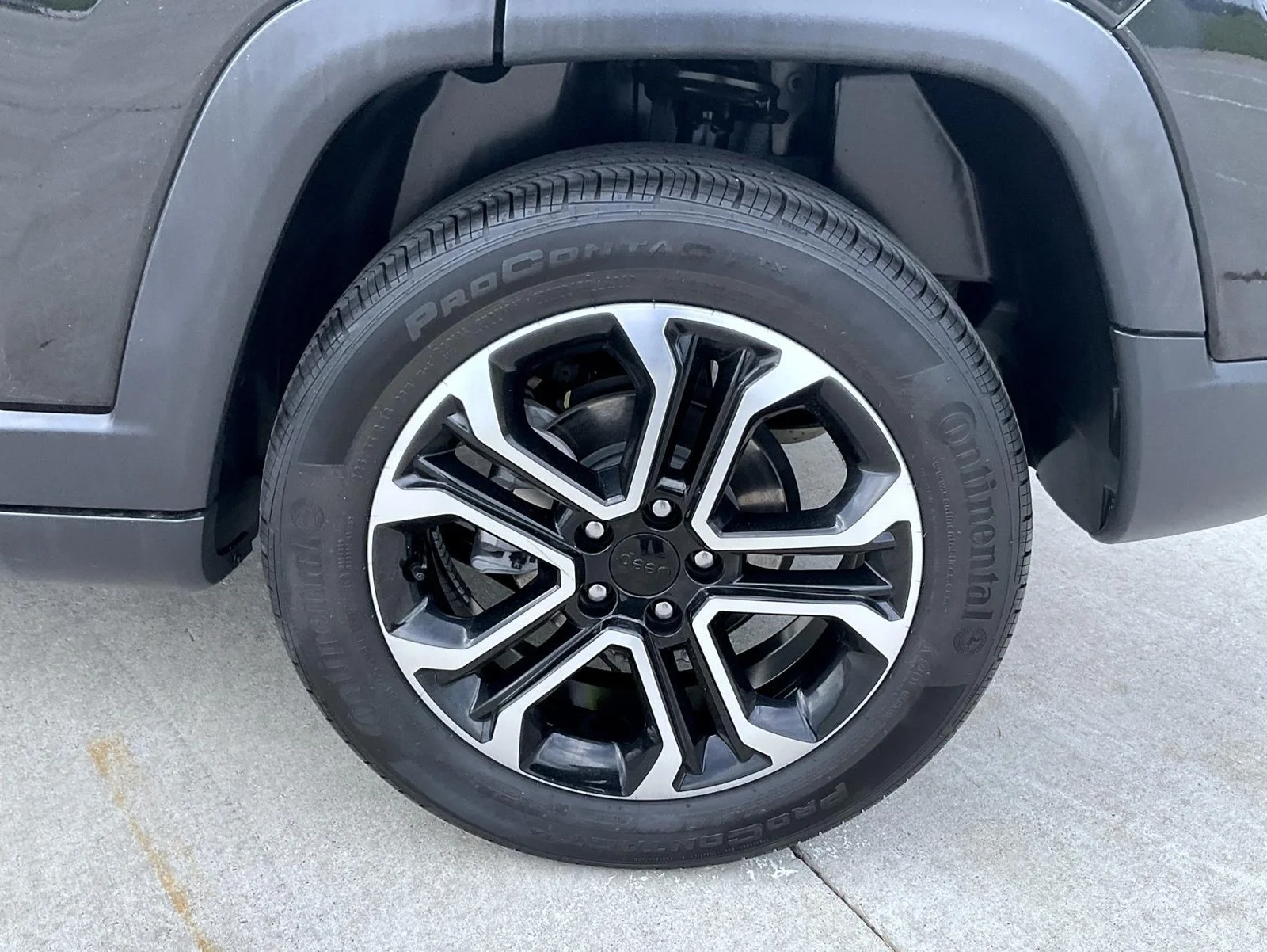 Used 2023 Black Jeep Limited image 22