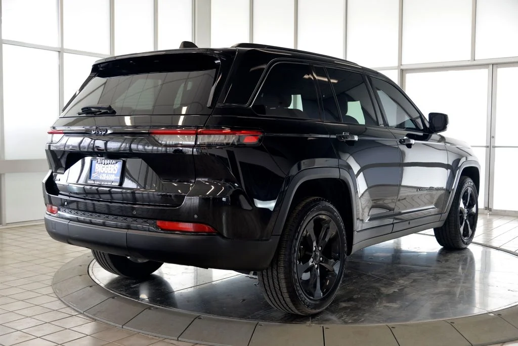 Used 2023 Black Jeep Altitude X image 8