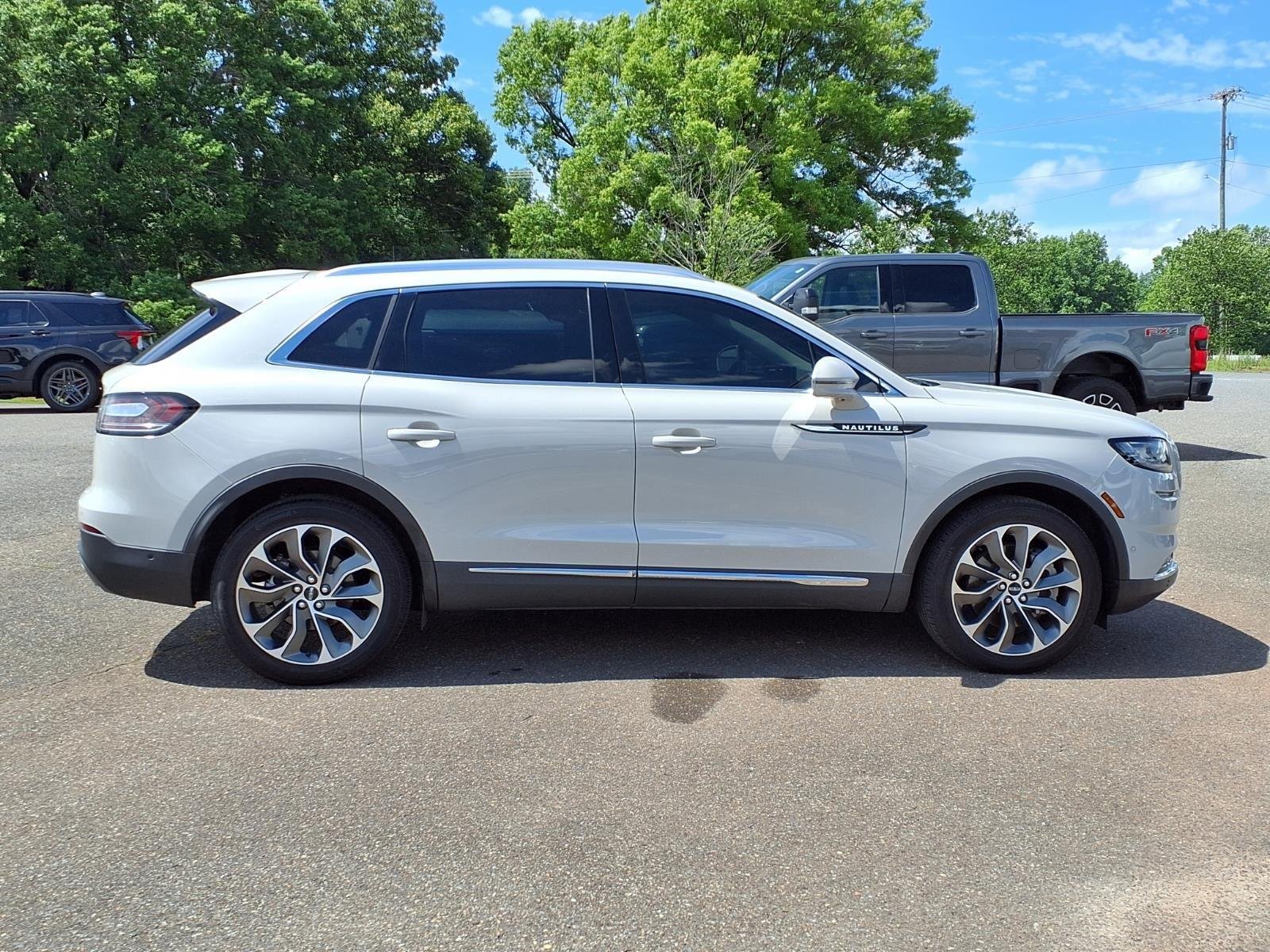 Used 2023 Ceramic Pearl Metallic Tinted Clearcoat Lincoln Reserve image 10
