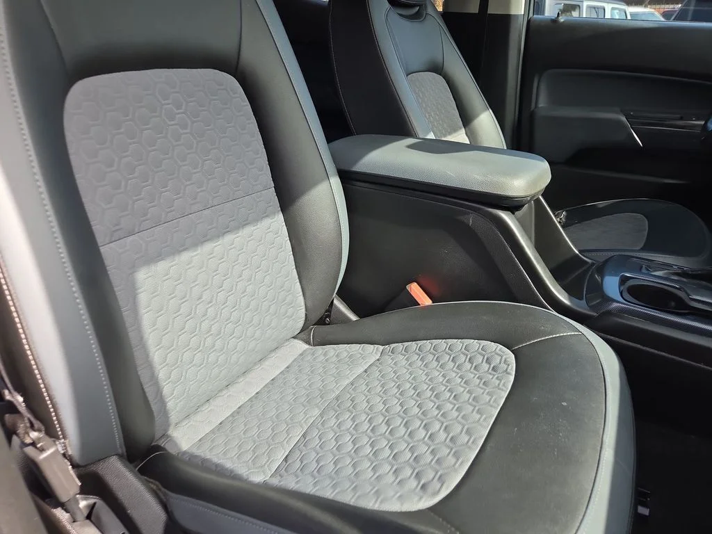 Used 2016 Gray Chevrolet Z71 image 23