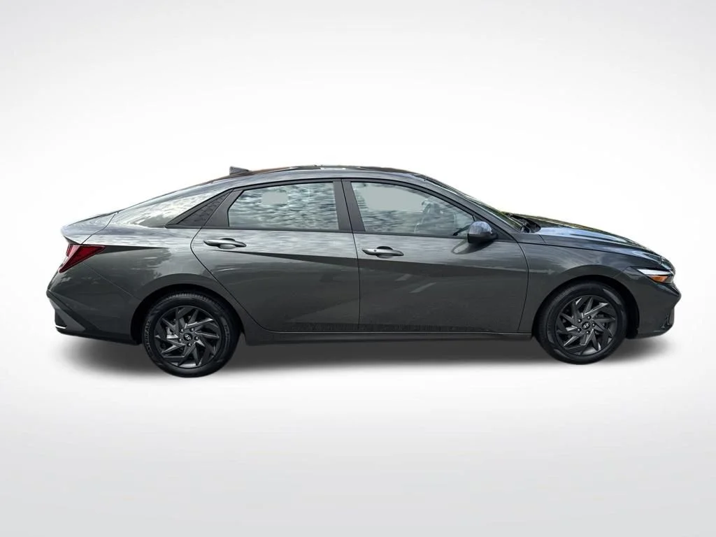 Used 2024 Gray Hyundai SEL image 6