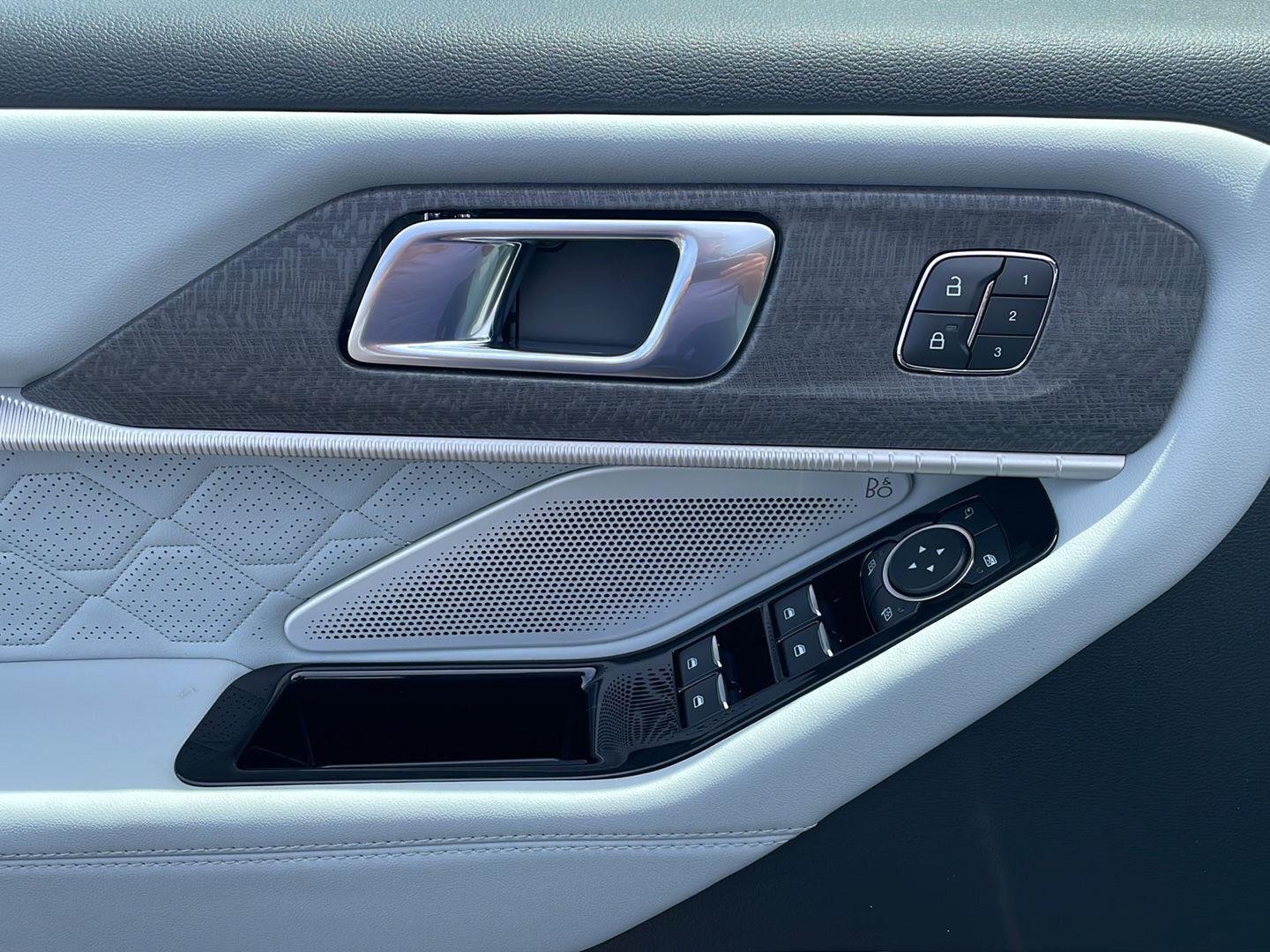 New 2026 Star White Metallic Tri-Coat Ford Platinum™ image 11