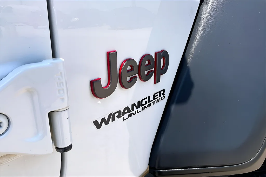 Used 2021 White Jeep Unlimited Rubicon image 30