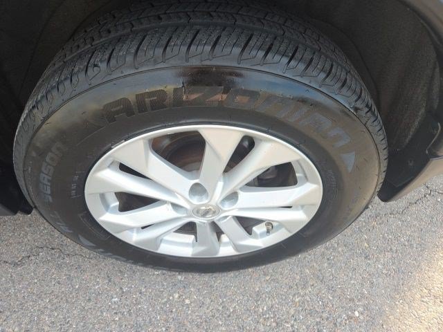 Used 2015 Super Black Nissan SV image 24