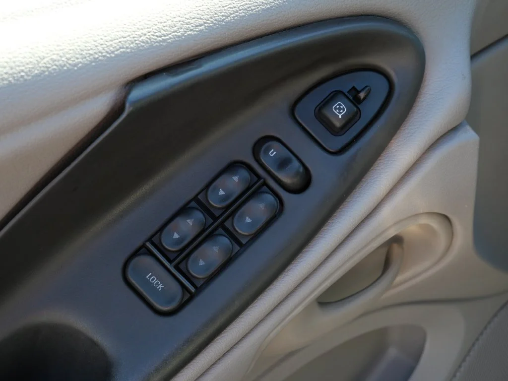 Used 2004  Ford V6 image 22