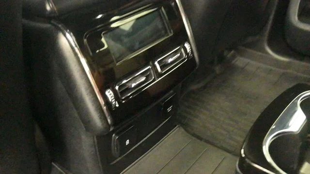 Used 2022 White Lincoln Reserve image 13