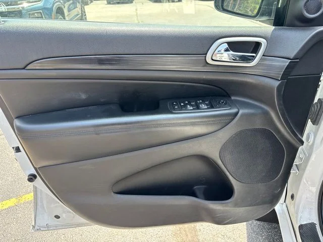 Used 2019 Bright White Clearcoat Jeep Altitude image 12