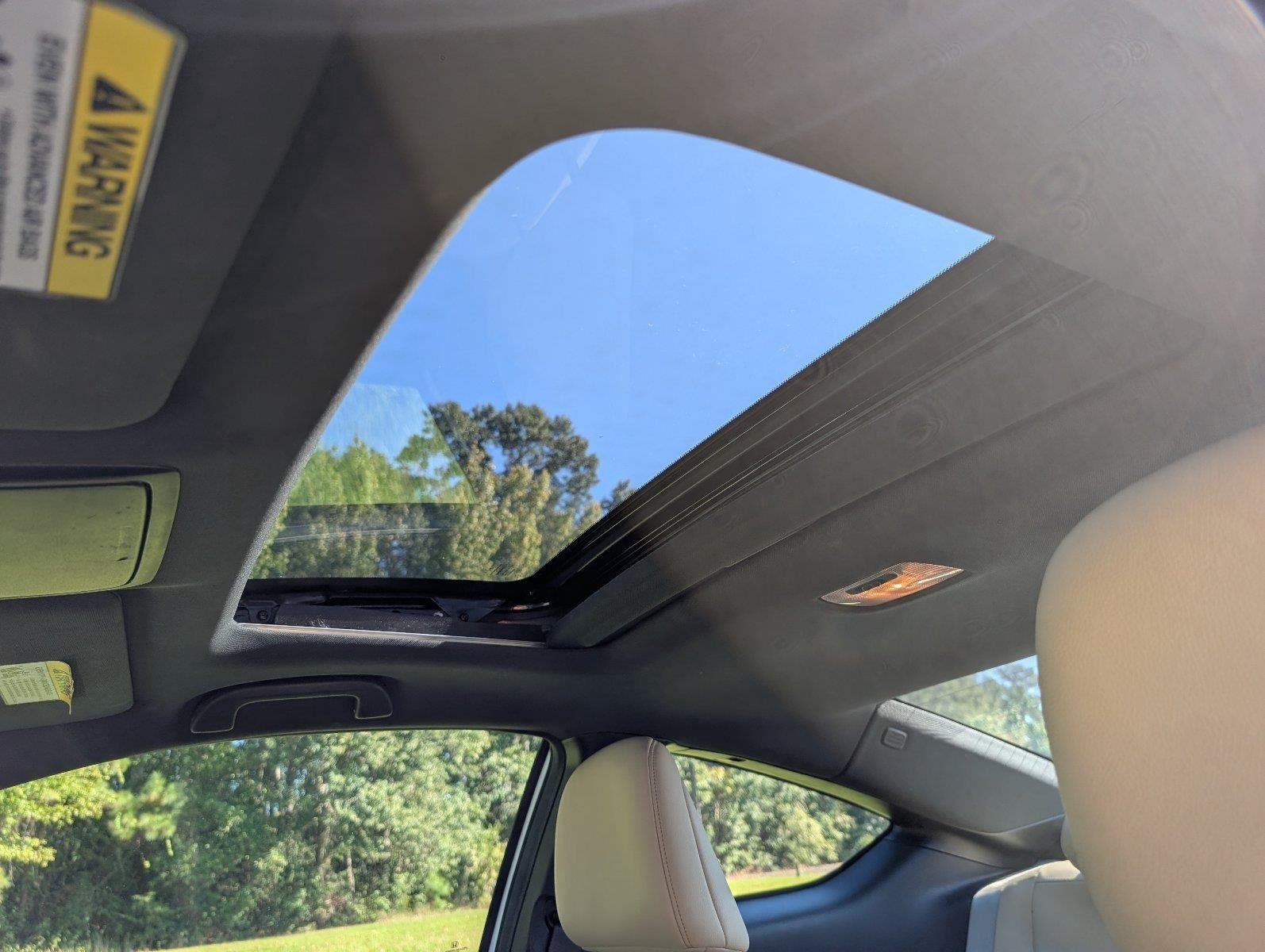 Used 2017  Honda Touring image 16
