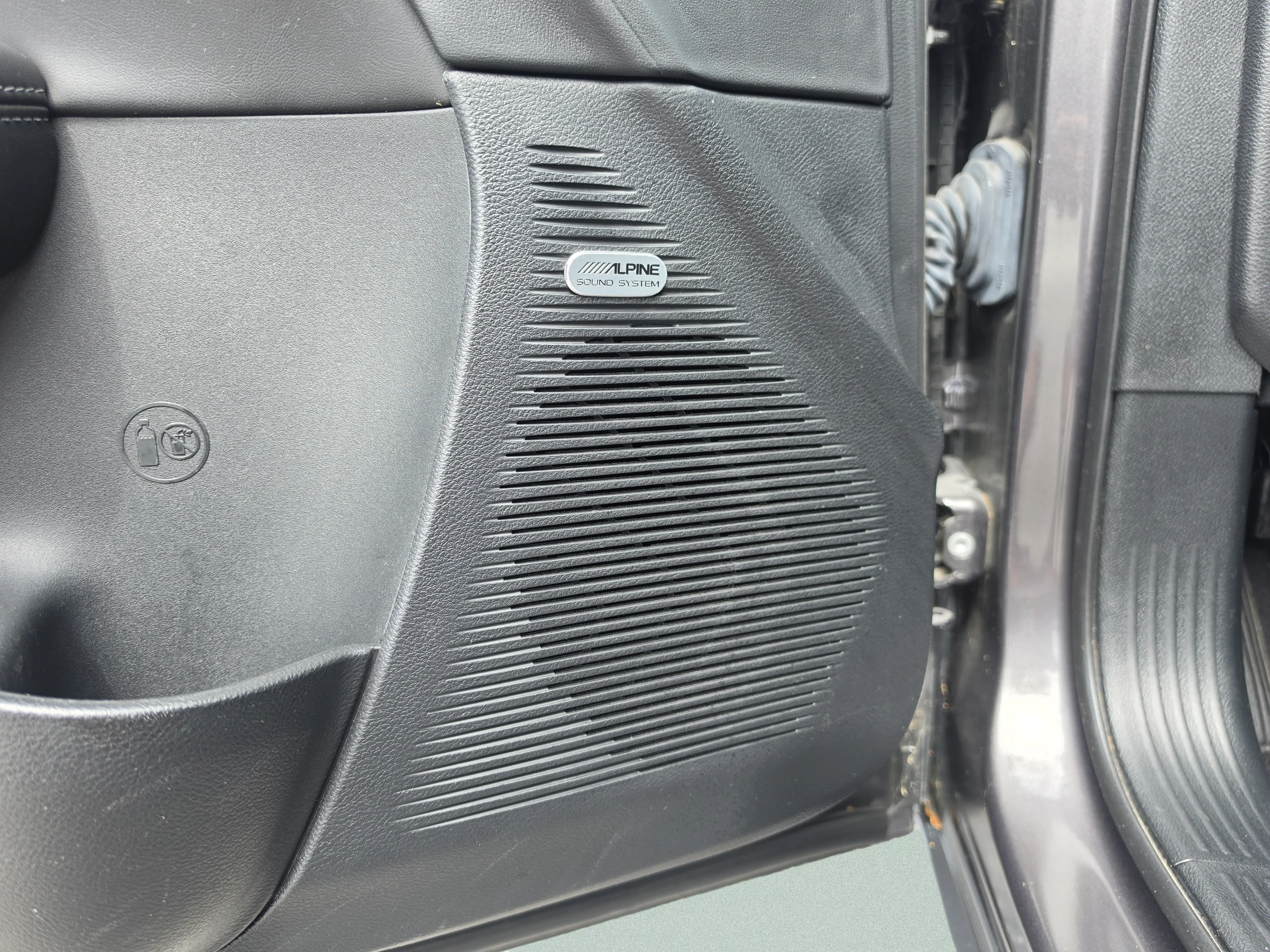 Used 2023 Granite Pearlcoat Dodge R/T image 24
