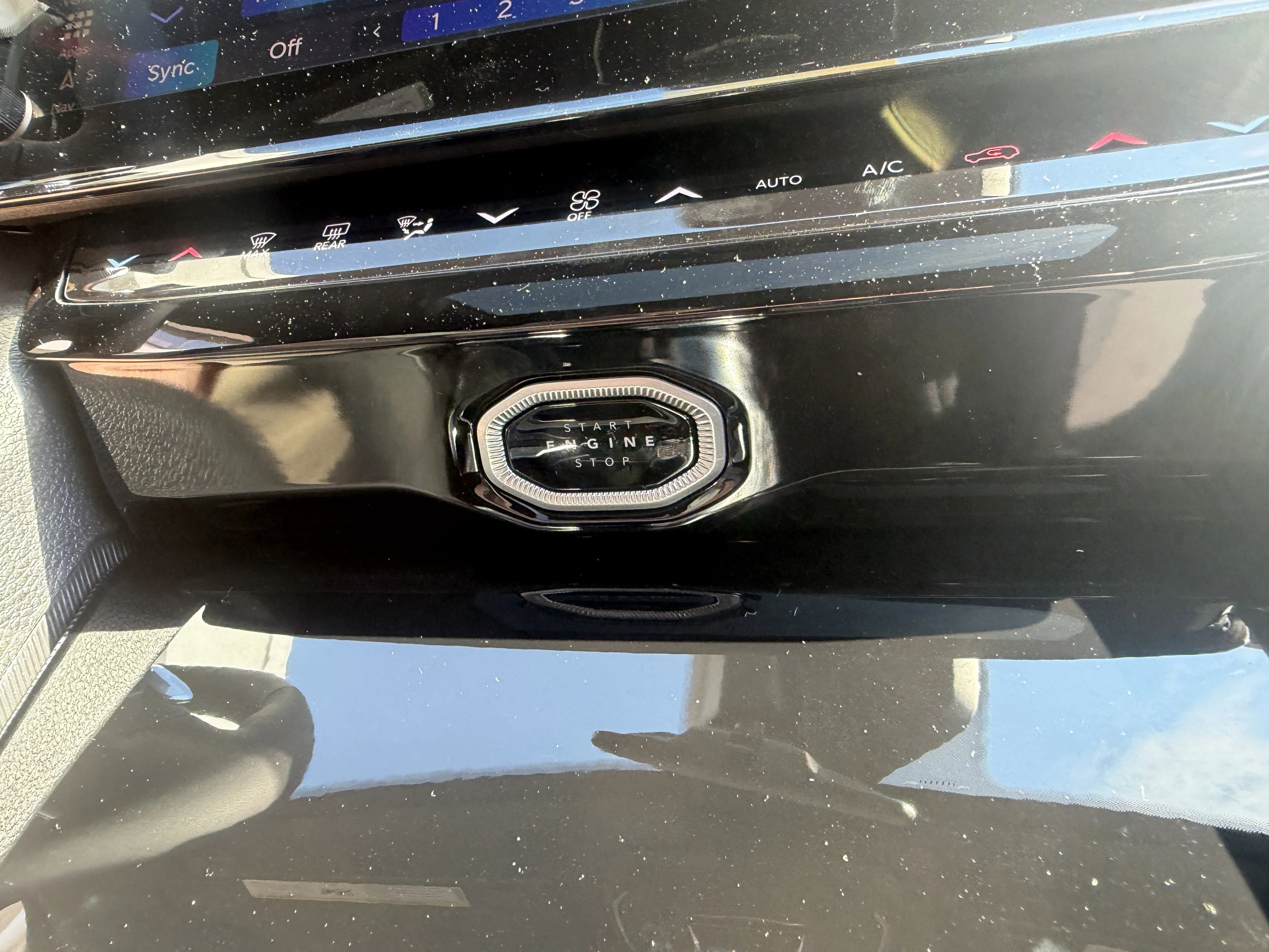 New 2026 Bright White Clear-Coat Exterior Paint Jeep Altitude image 43