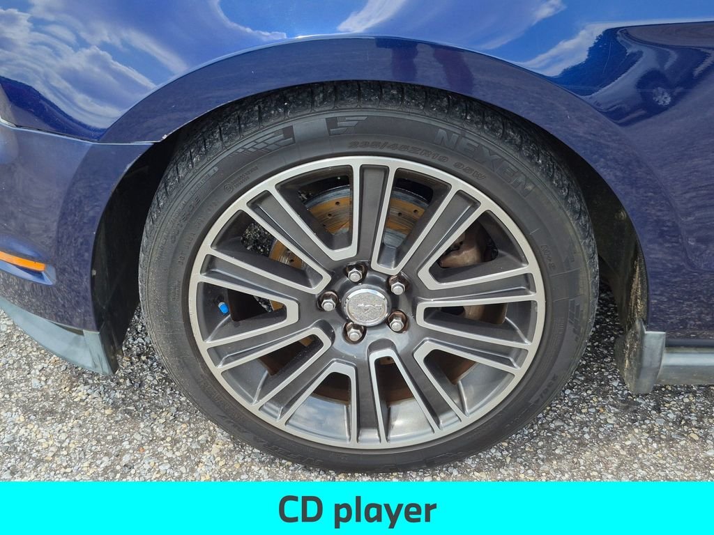 Used 2010  Ford GT Premium image 12
