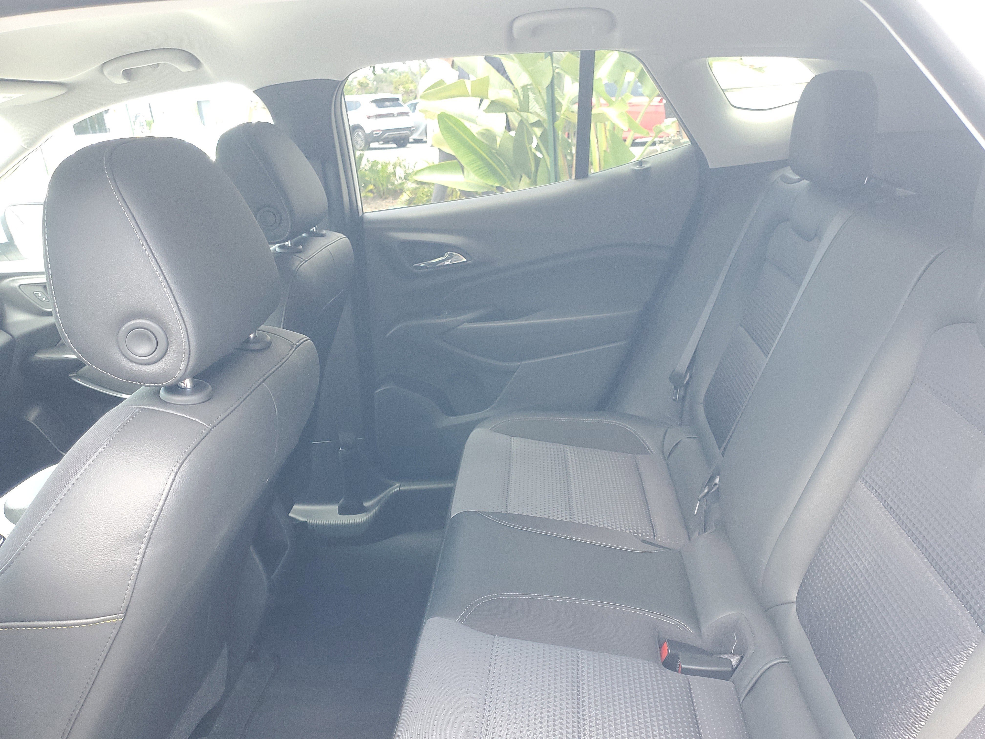 Used 2025 Summit White Chevrolet LT image 10