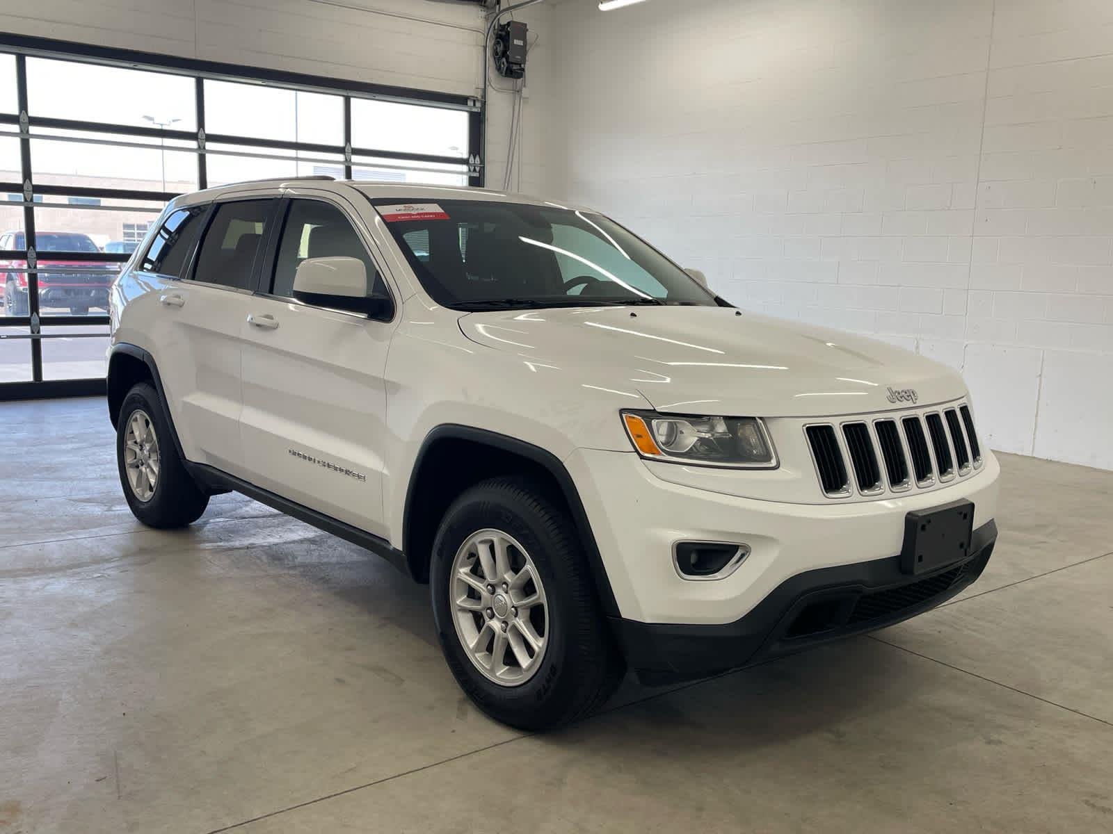 Used 2015 Bright White Clearcoat Jeep Laredo image 12