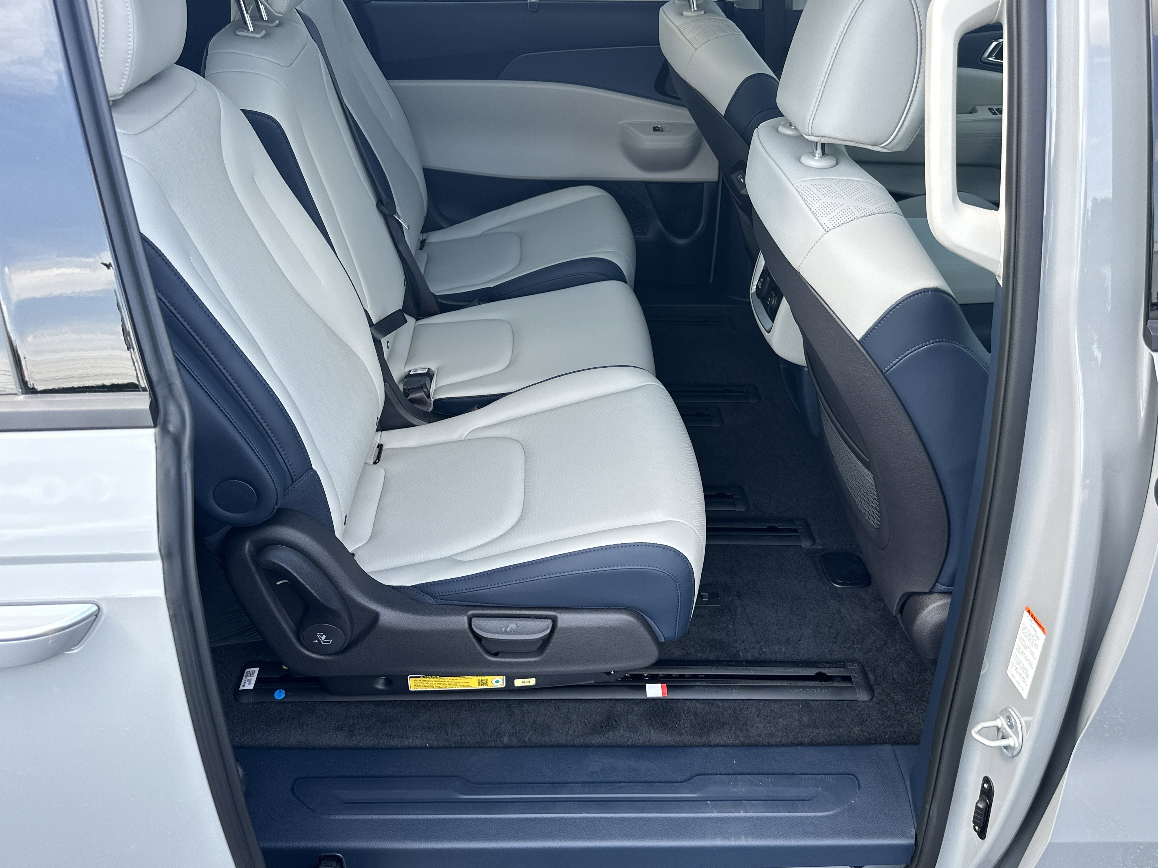New 2026 Ceramic Silver Kia SX image 17