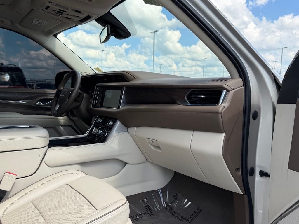 Used 2022 Beige GMC Denali image 24