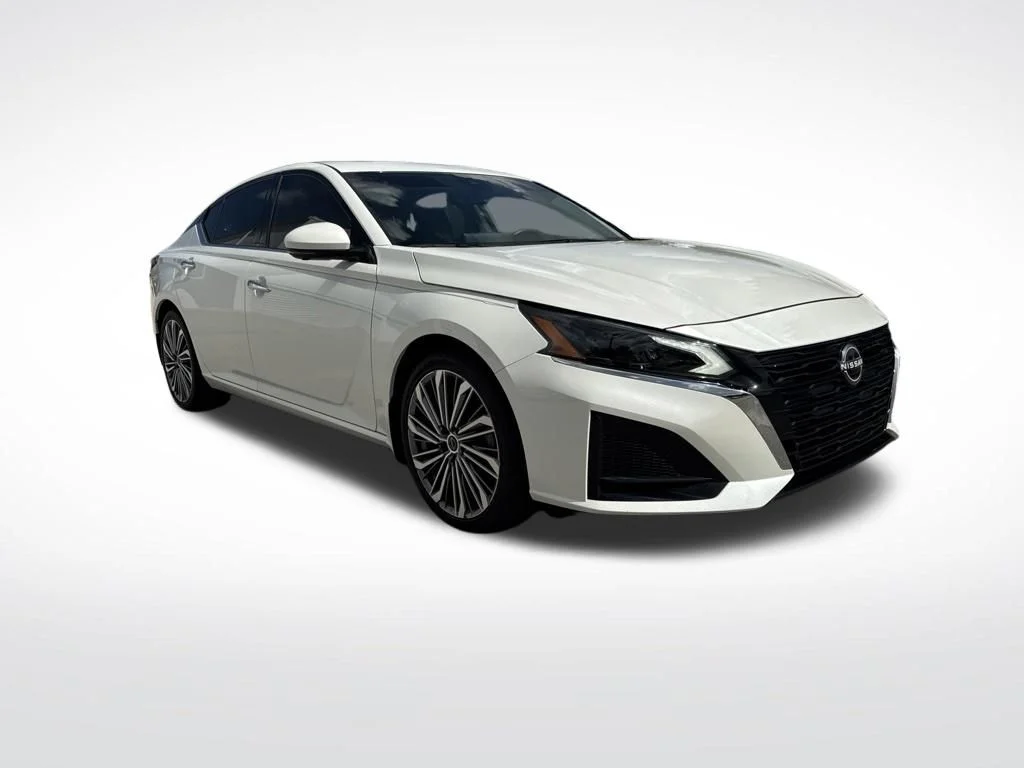 Used 2024 White Nissan 2.5 SL image 2