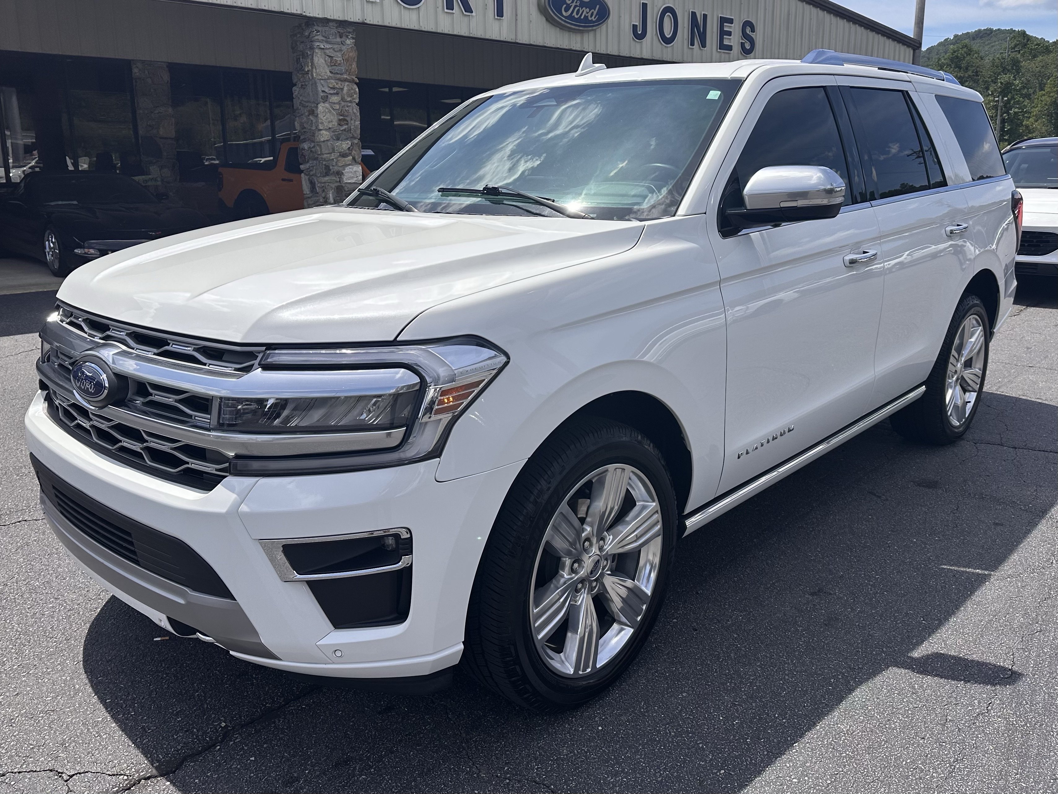 Certified Used 2022 Star White Metallic Tri-Coat Ford Platinum image 2