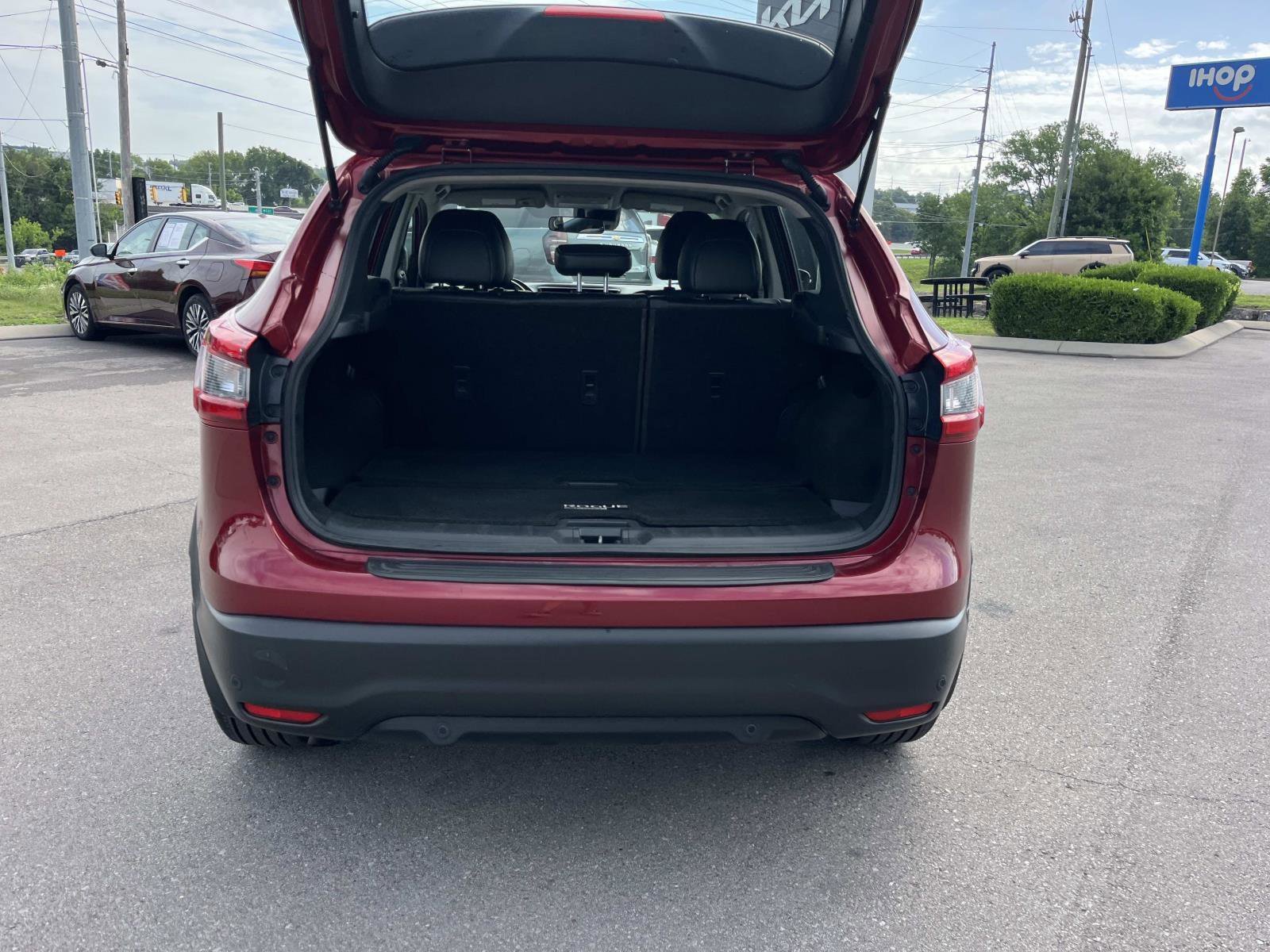 Used 2021 Scarlet Ember Tintcoat Nissan SL image 12