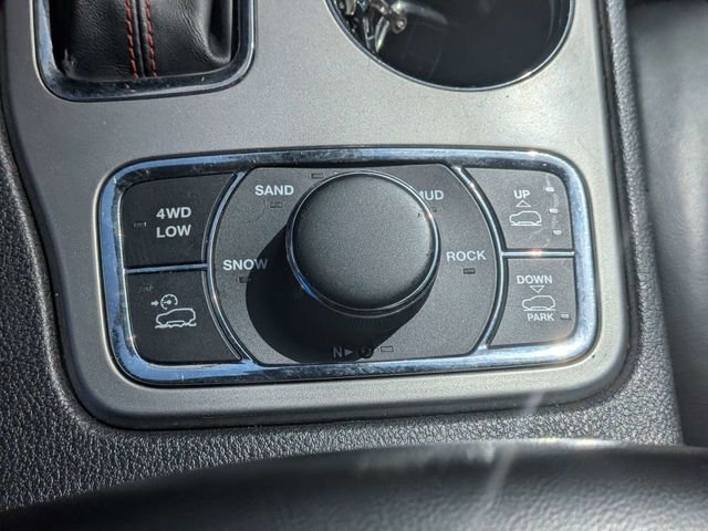 Used 2021 Gray Jeep Trailhawk image 25