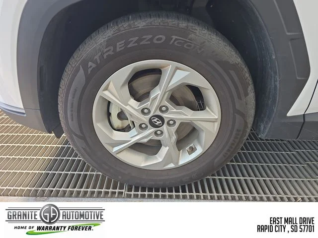 Used 2024 White Hyundai SEL image 27