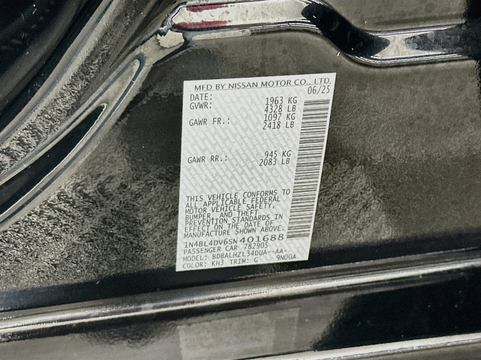 Used 2025 Super Black Clearcoat Nissan 2.5 SV image 29