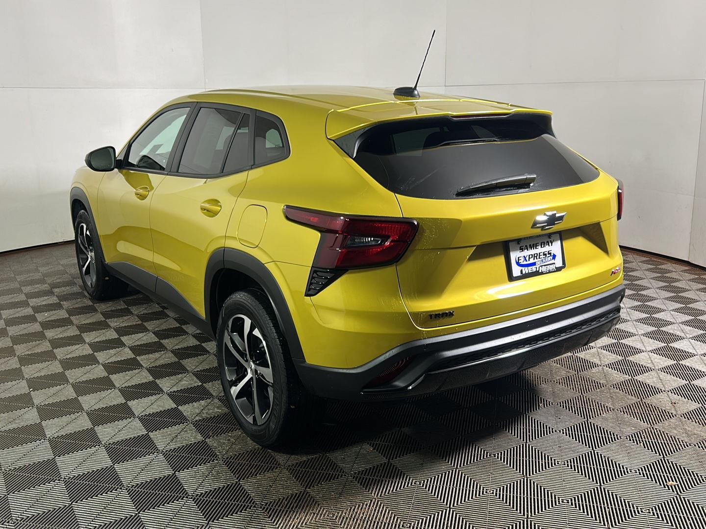 Used 2024 Nitro Yellow Metallic Chevrolet 1RS image 9
