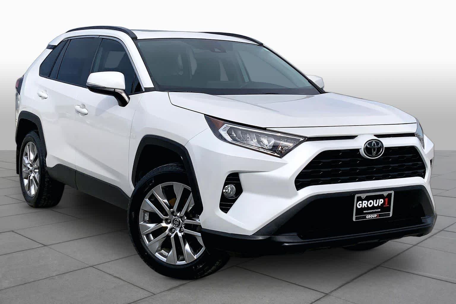 Used 2021 Blizzard Pearl Toyota XLE Premium image 3