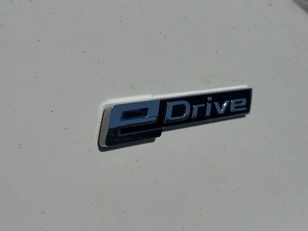 Used 2018 White BMW 530e iPerformance image 8