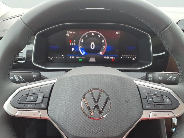 New 2027 Platinum Gray Metallic Volkswagen SE image 18